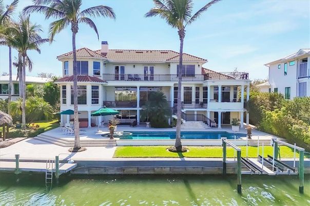 Exterior, Lake, Pool