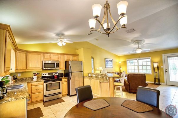 Chandelier, Dining room, Interior, Kitchen, Stainless Steel Appliances