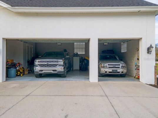 Exterior, Garage