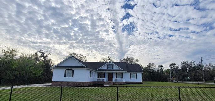 Exterior, Facade, Farmhouse