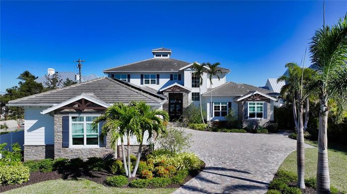 Backyard, Exterior, Facade, American Craftsman