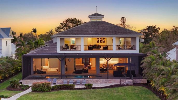 Backyard, Exterior, Facade, Modern