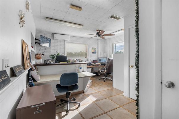 Home Office, Interior