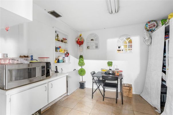 Dining room, Interior