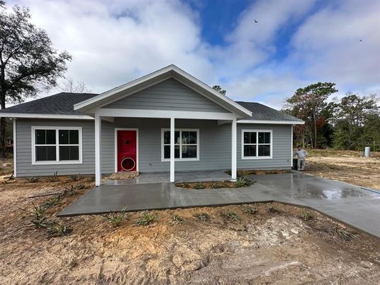 Exterior, Facade, Ranch