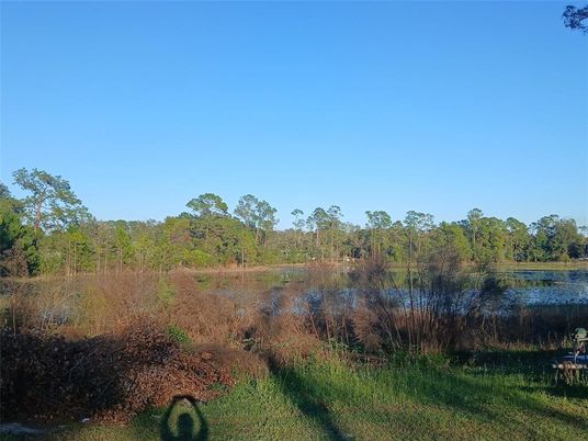 Exterior, Lake