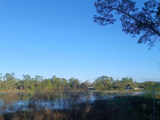 Exterior, Lake