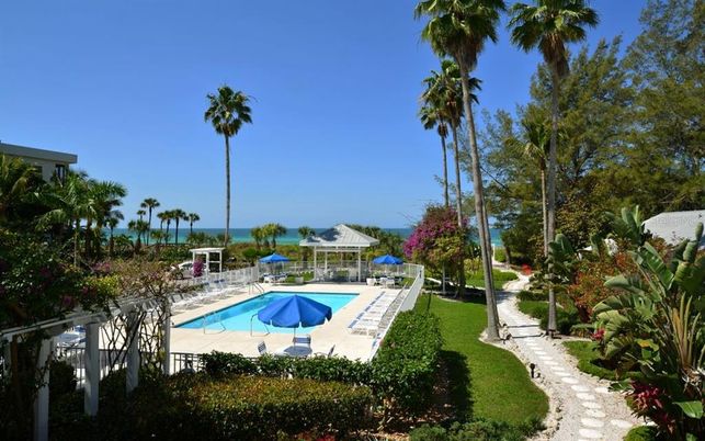 Exterior, Pool, Water