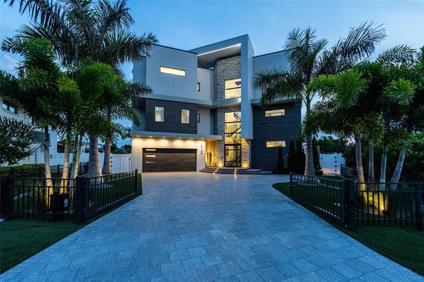 Attached, Backyard, Exterior, Facade, Modern