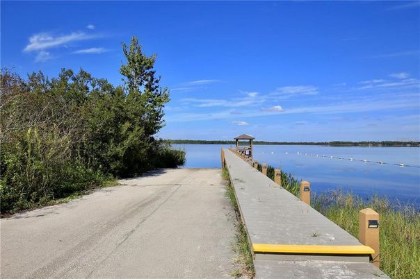 Exterior, Lake