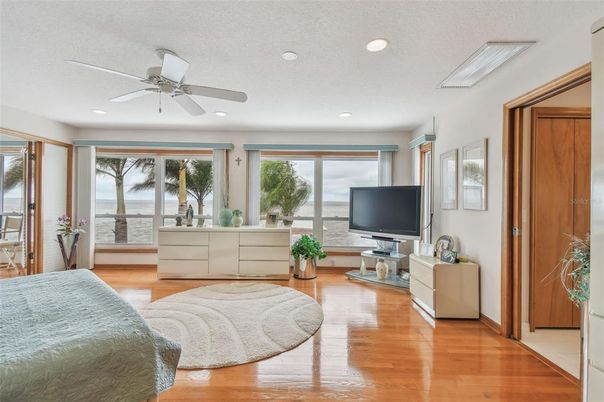 Interior, Recessed Lighting, Water, Wood Texture Flooring