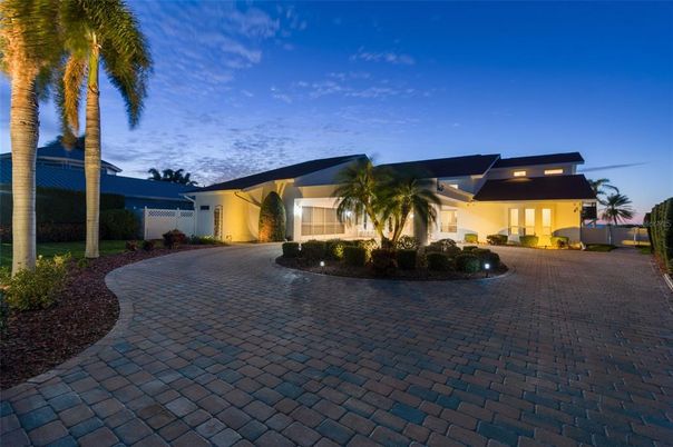 Attached, Backyard, Exterior, Facade, Modern