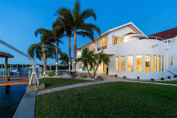 Backyard, Exterior, Facade, Modern