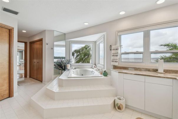 Bathroom, Interior, Recessed Lighting