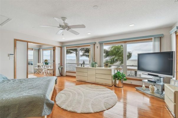 Interior, Recessed Lighting, Water, Wood Texture Flooring