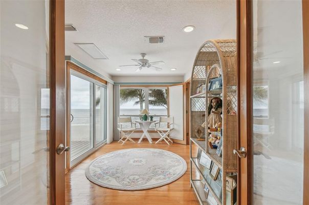 Interior, Recessed Lighting, Wood Texture Flooring