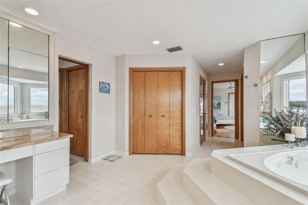 Bathroom, Interior, Recessed Lighting