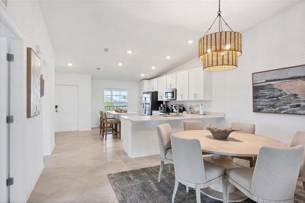 Dining room, Interior, Kitchen, Pendant Lights, Recessed Lighting, Stainless Steel Appliances