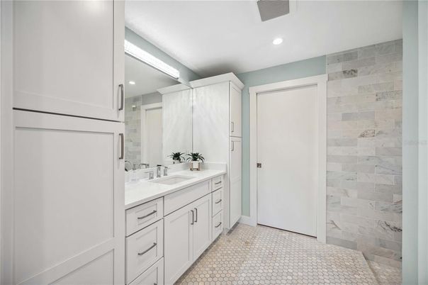 Bathroom, Interior, Recessed Lighting