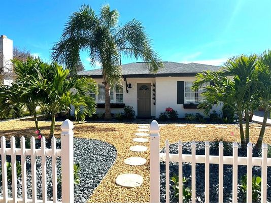 Backyard, Exterior, Facade, Ranch