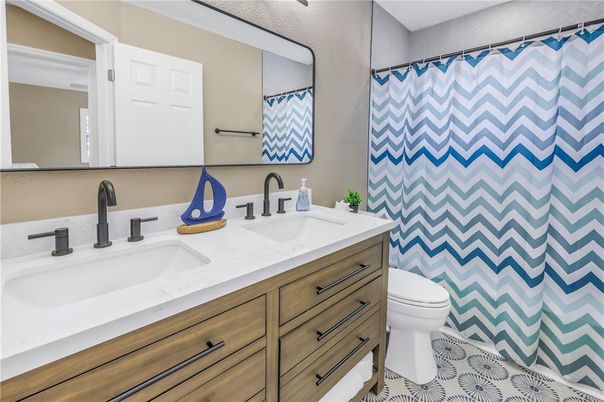 Bathroom, Dual Sink Vanities, Interior