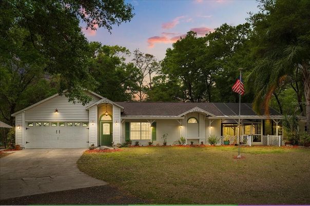 Attached, Exterior, Facade, Ranch