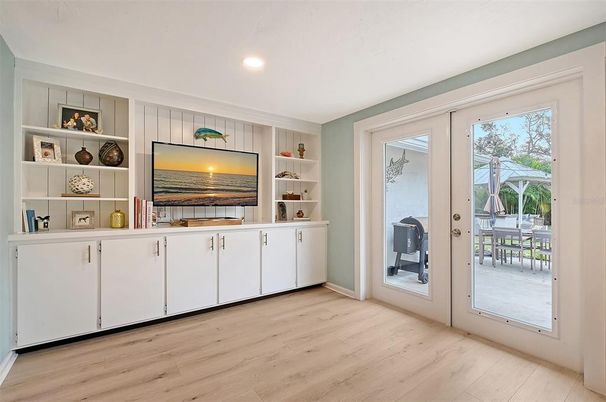 Interior, Recessed Lighting, Wood Texture Flooring