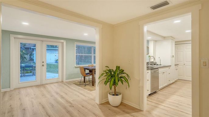 Dining room, Interior, Kitchen, Recessed Lighting, Wood Texture Flooring