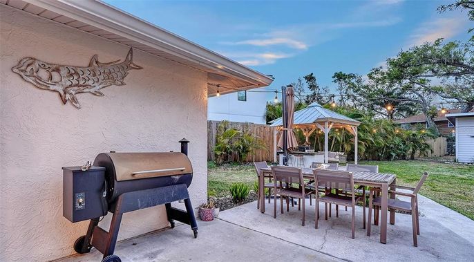 Backyard, Exterior