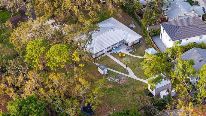 Exterior, Drone