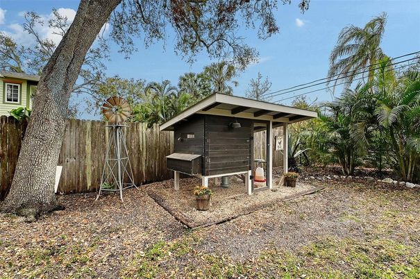 Backyard, Exterior