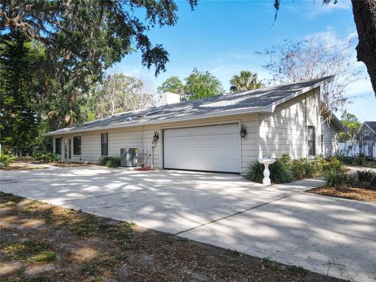 Attached, Exterior, Facade, Ranch