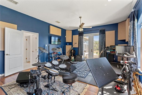 Fitness Equipment, Interior, Recessed Lighting, Wood Texture Flooring