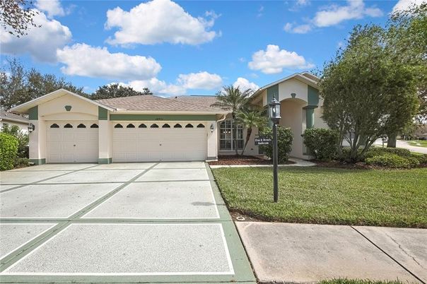 Attached, Exterior, Facade, Ranch