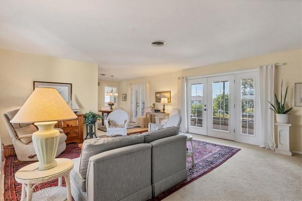 Dining room, Interior, Living room, Pendant Lights