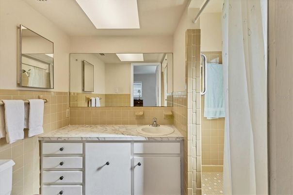 Bathroom, Interior, Tile Countertops