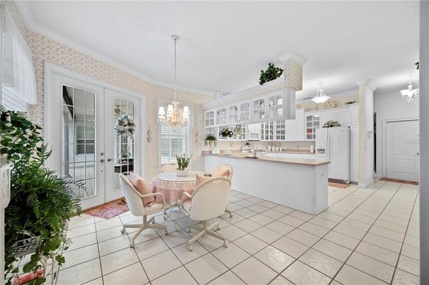 Chandelier, Dining room, Interior, Pendant Lights