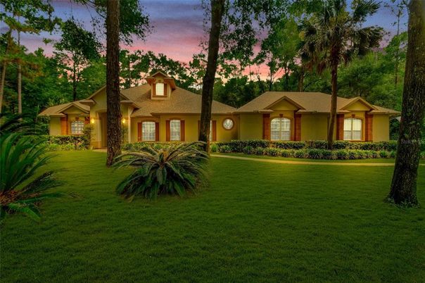 Backyard, Exterior, Facade, Ranch