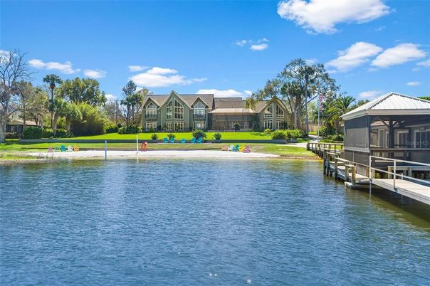 Exterior, Lake