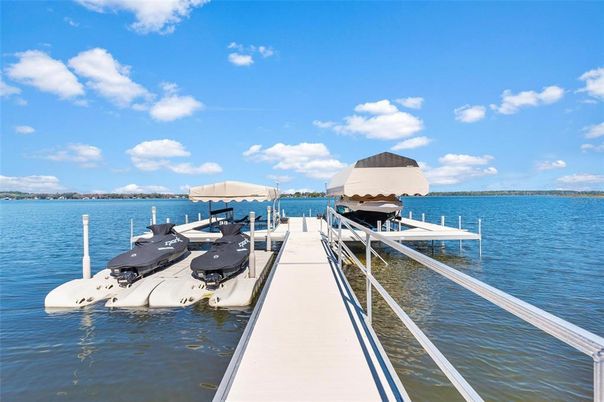 Exterior, Lake
