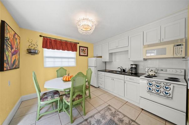 Chandelier, Dining room, Interior, Kitchen