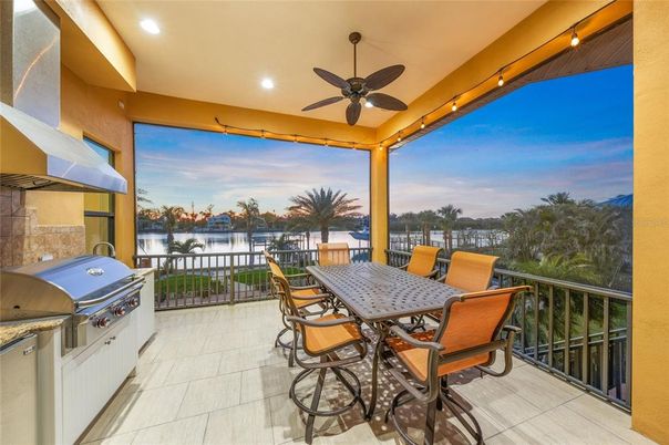 Exterior, Recessed Lighting, Water