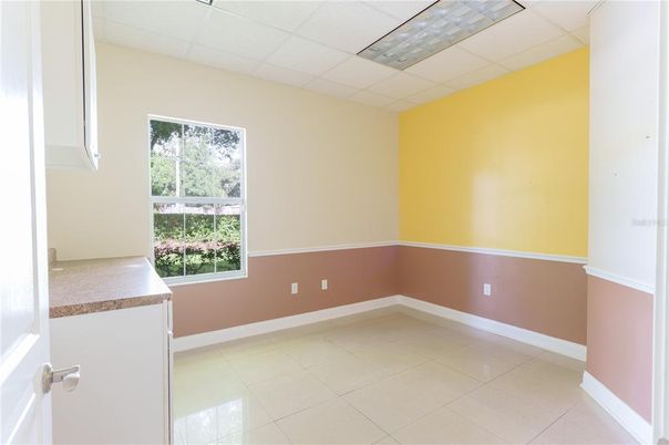 Empty room, Interior