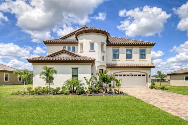 Attached, Exterior, Facade, Mediterranean