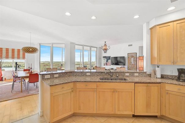 Chandelier, Dining room, Interior, Pendant Lights, Recessed Lighting, Wood Texture Flooring