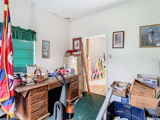 Home Office, Interior