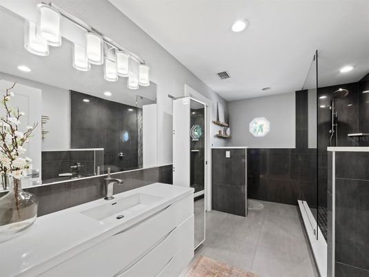 Bathroom, Dual Sink Vanities, Interior, Recessed Lighting