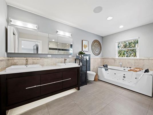 Bathroom, Dual Sink Vanities, Interior, Recessed Lighting