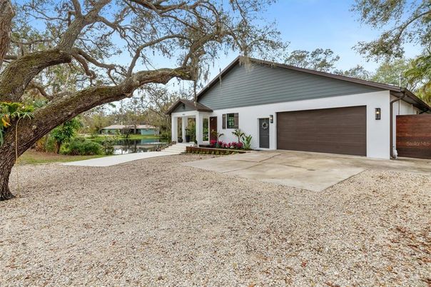 Attached, Exterior, Facade, Ranch
