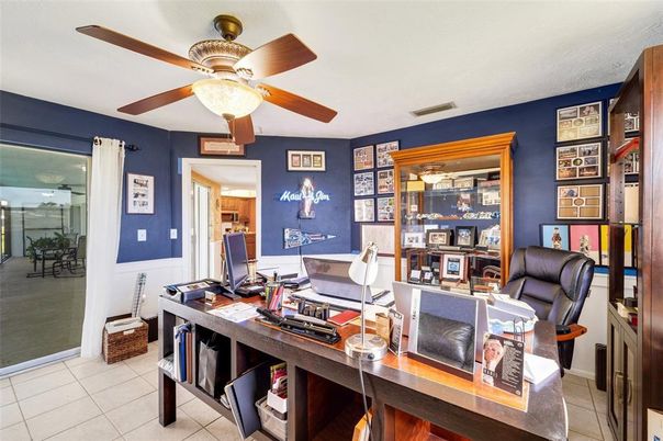 Home Office, Interior